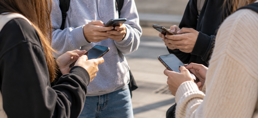 Immagine realizzata con IA Minacce di stupro e messaggi allarmanti, "Non condivideteli, nemmeno per avvertire gli amici"